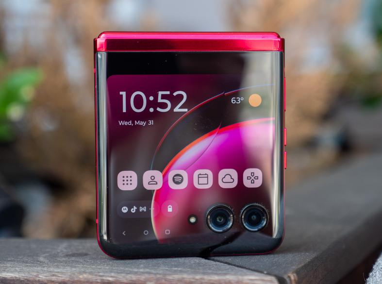 Motorola razr full specifications and ultra features in 2024